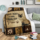 When I Needed A Hand I Found Your Paw- Siamese Cat Fleece Blanket interestprint